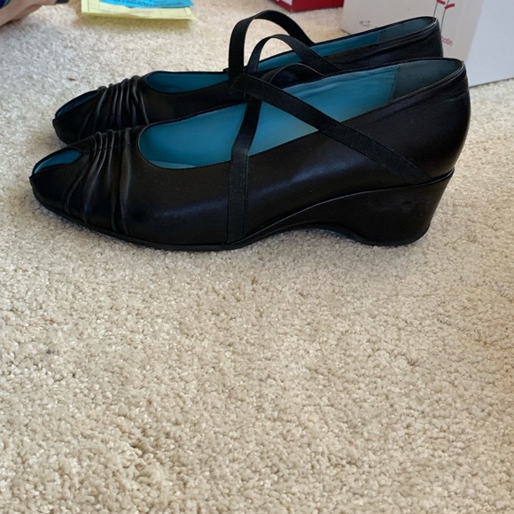 Thierry Rabotin black leather peephole wedges sz 38 - Picture 2 of 4